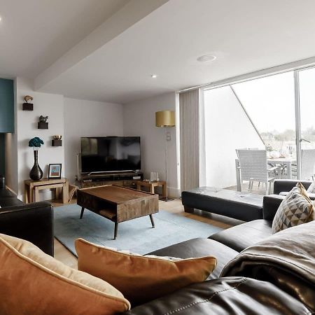 Cotswolds Lakehouse, With Hot Tub & Spa Access, Lower Mill Estate Somerford Keynes Экстерьер фото