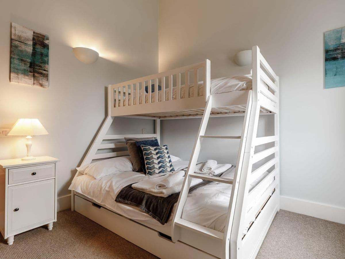 Cotswolds Lakehouse, With Hot Tub & Spa Access, Lower Mill Estate Somerford Keynes Экстерьер фото