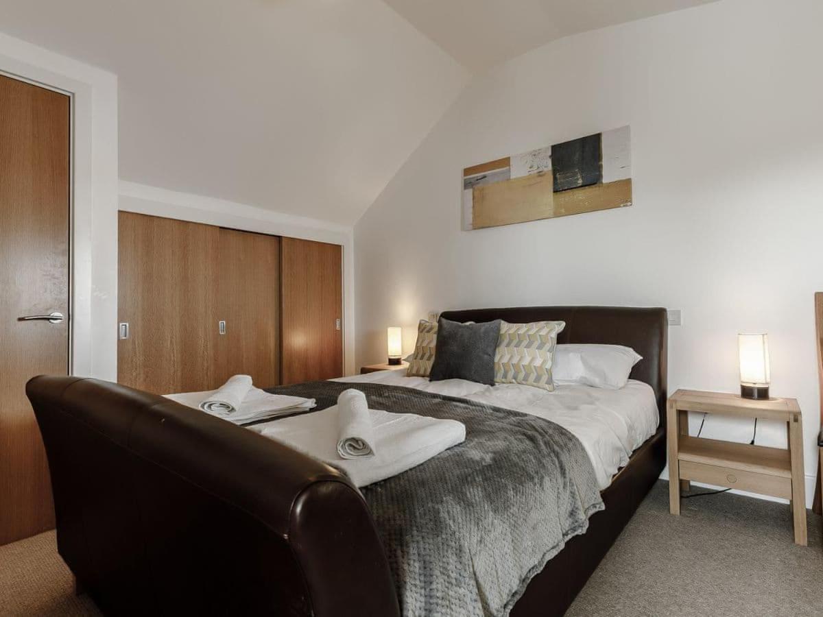 Cotswolds Lakehouse, With Hot Tub & Spa Access, Lower Mill Estate Somerford Keynes Экстерьер фото